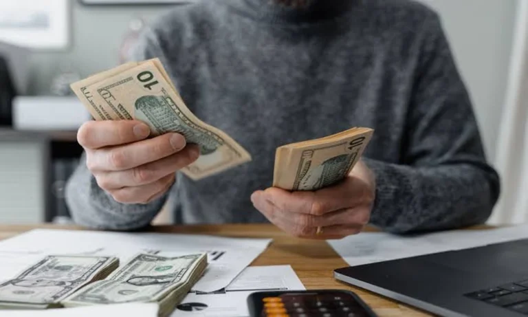 Which habits help early investors build wealth over time?